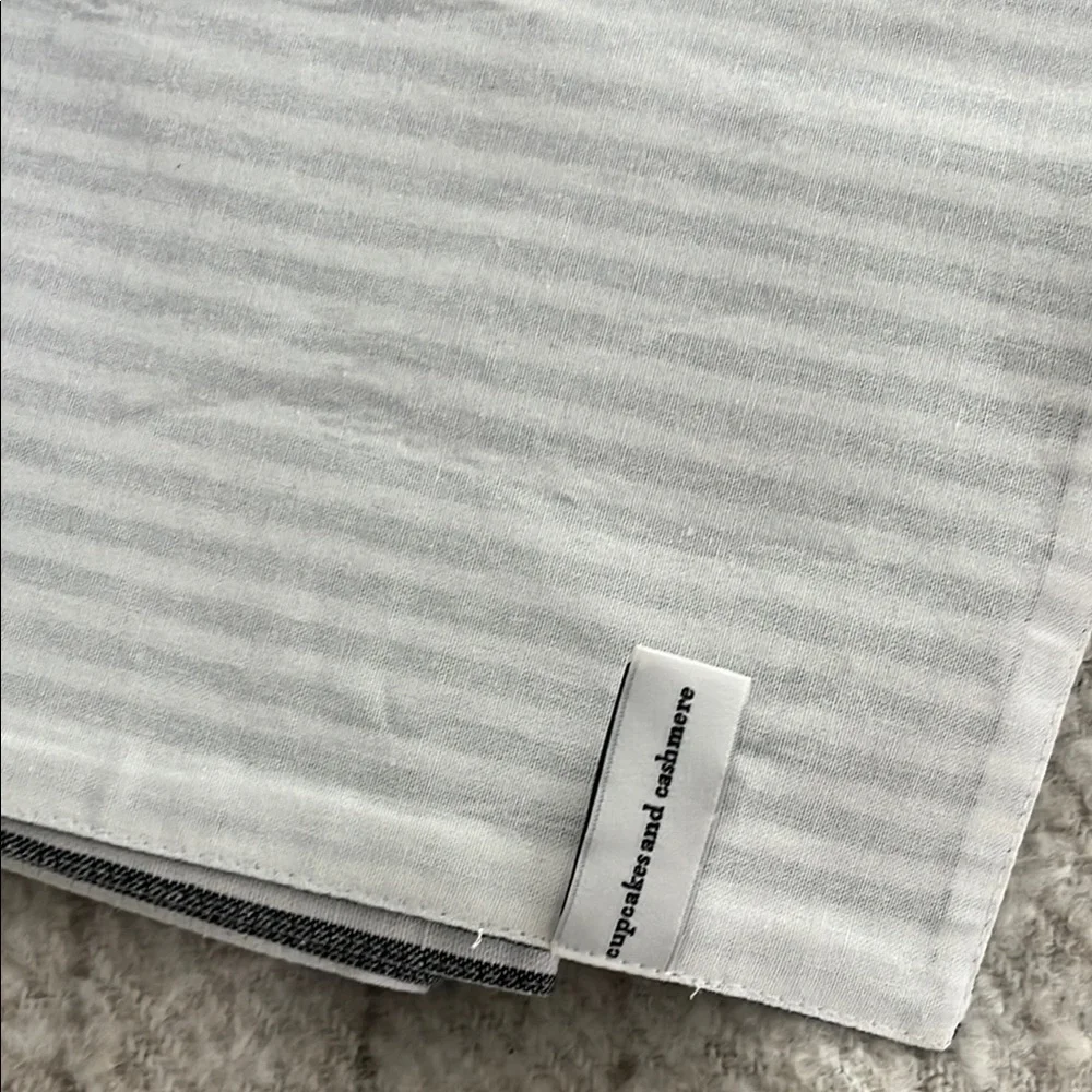 Cupcakes and cashmere Table Runner